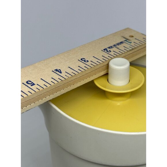 VTG Tupperware Harvest Gold Pitcher Beige Plastic Carafe w/ Yellow Lid 1970s–80s - Picture 8 of 8